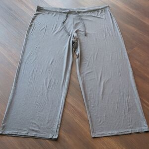 (NEW) 32 DEGREES STRETCHABLE GREAT PANTS. VERY LIGHT VERY COMFORTABLE.
